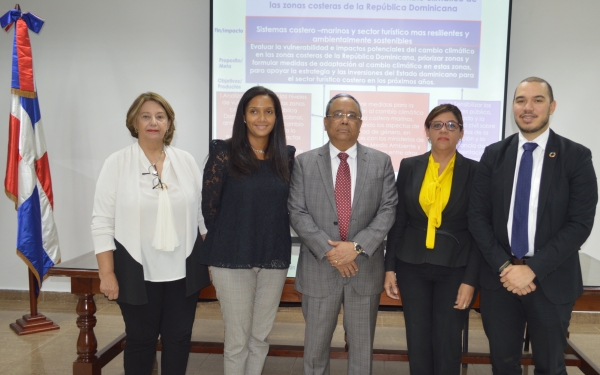 Letizia Monteleone, Laura Rathe, Sandra Kassab, Evérgito Peña, Maribel Villalona e Iván Marcel Cruz.